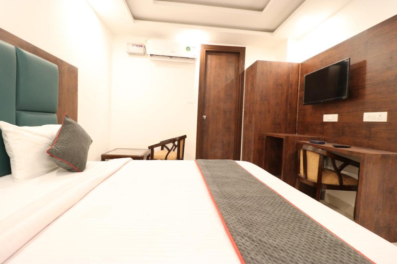 Hotel Krone A Family Hotel Near Igi Airport Delhi นิวเดลี ภายนอก รูปภาพ